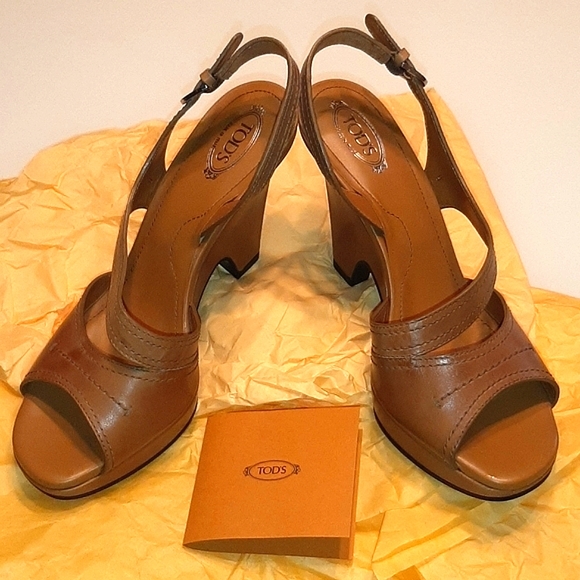 NWOT Tods tan/caramel leather wedges - Picture 2 of 10